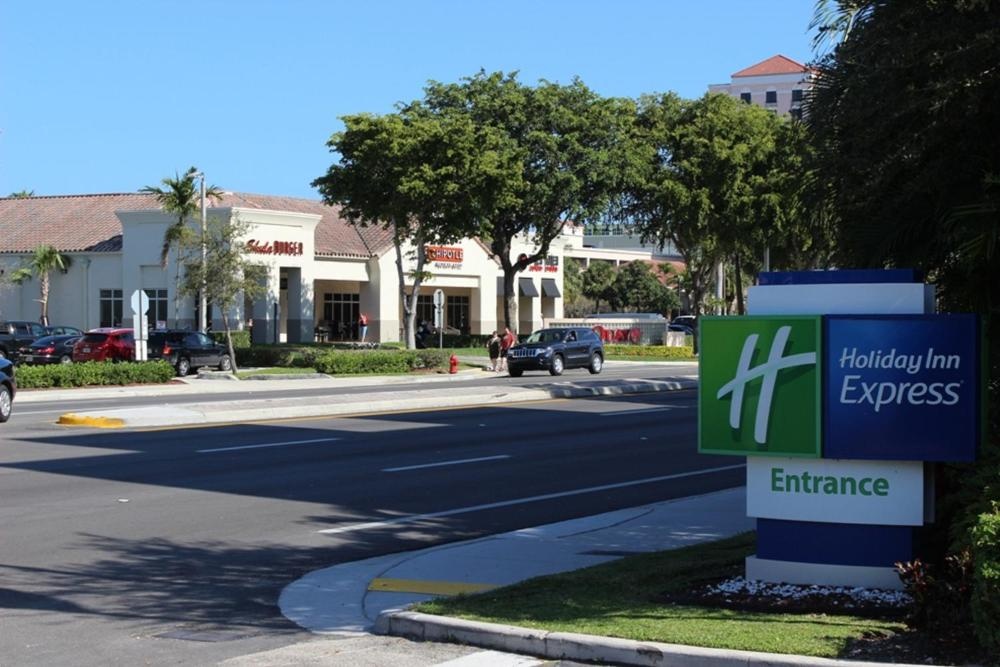 Holiday Inn Express Ft. Lauderdale Cruise-Airport