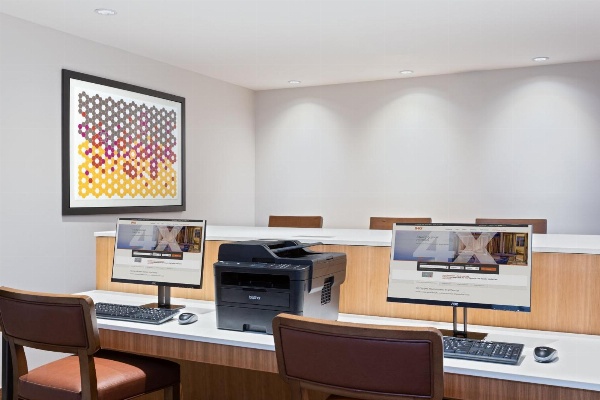 Holiday Inn Express Ft. Lauderdale Cruise-Airport Main image